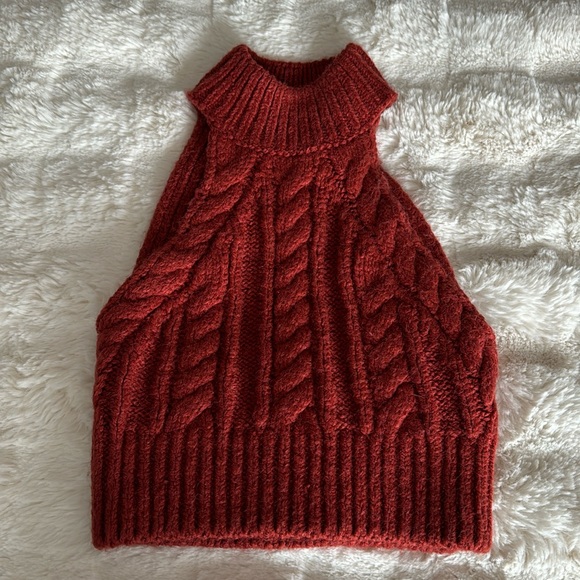 UO Kerrie Mock Neck Sleeveless Sweater - Picture 2 of 6